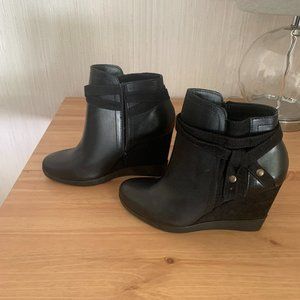 Black booties Rafael Ferrigno